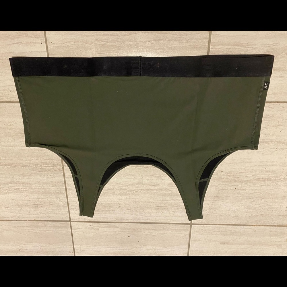 TOMBOYX Compression Top - 4X - Picture 3 of 4